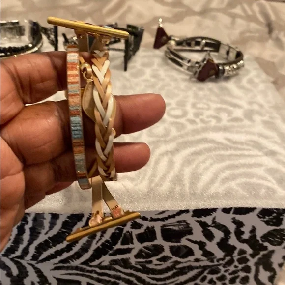 Assorted apple Watch Bands in Silver, Gold, and Brown - Picture 6 of 9